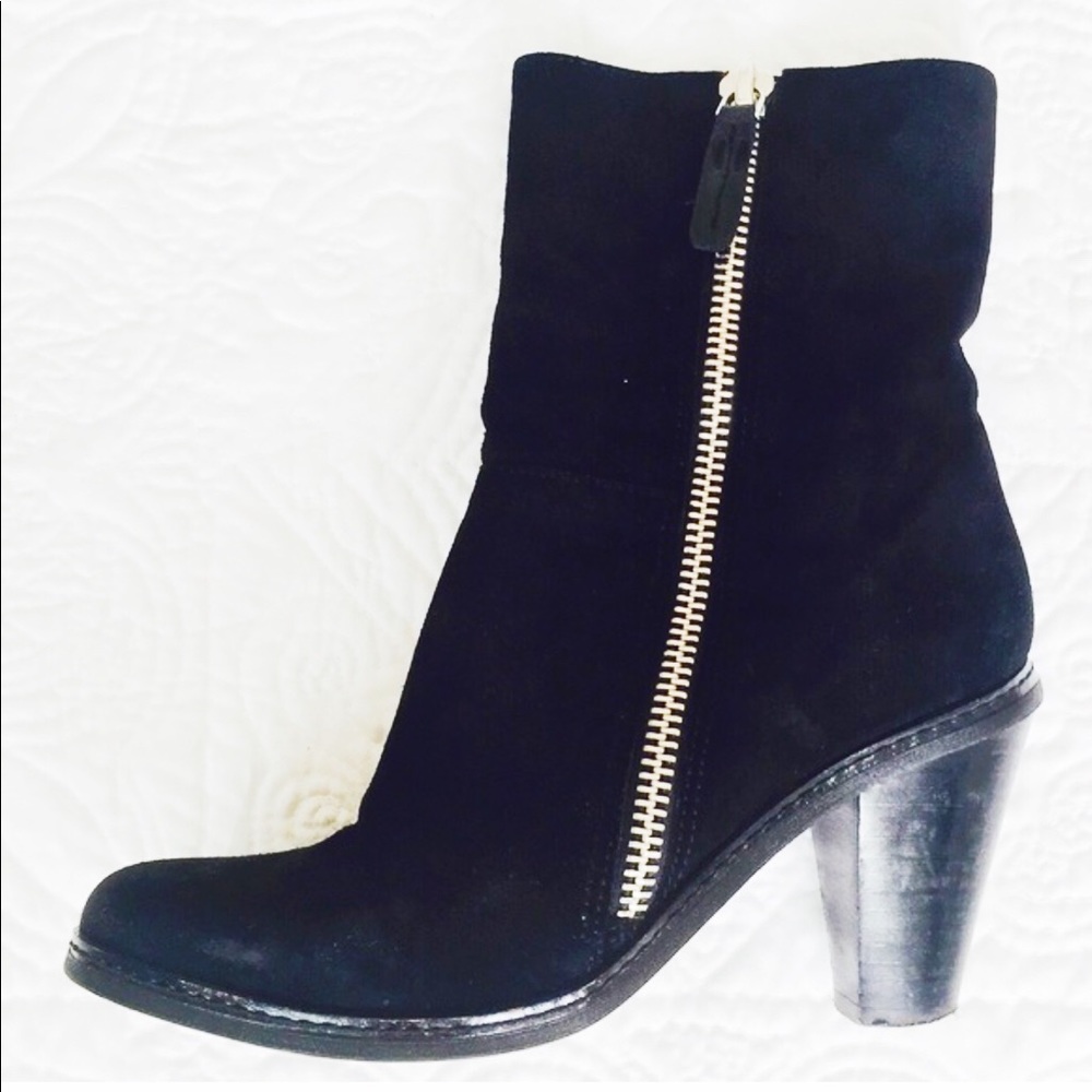 Luxury rebel suede leather boots