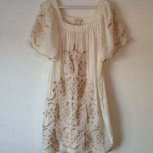 Embroidered dress with pockets