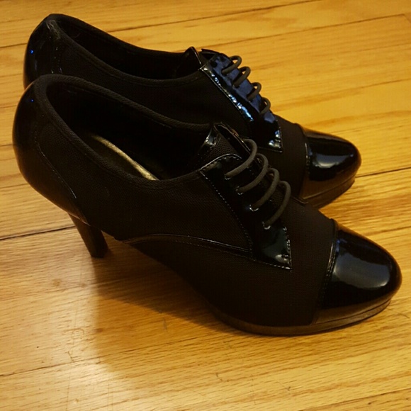 NEW Naturalized Oxford Booties Sz 7.5