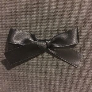 Black knot bow