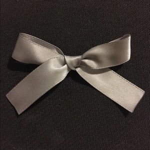 Silver knot bow