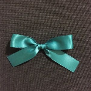 Turquoise knot bow