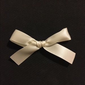 Ivory knot bow