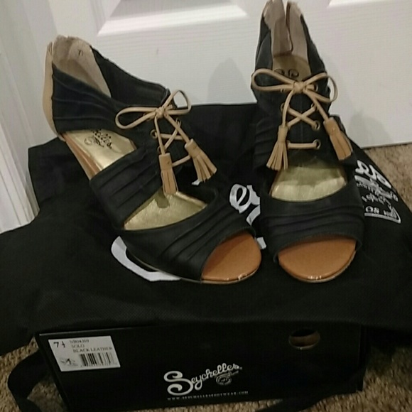 Seychelles "Solo" heel