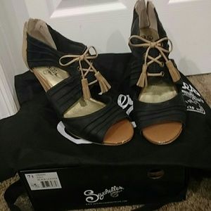 Seychelles "Solo" heel