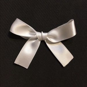 White knot bow