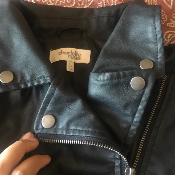 leather jacket - Picture 2 of 3