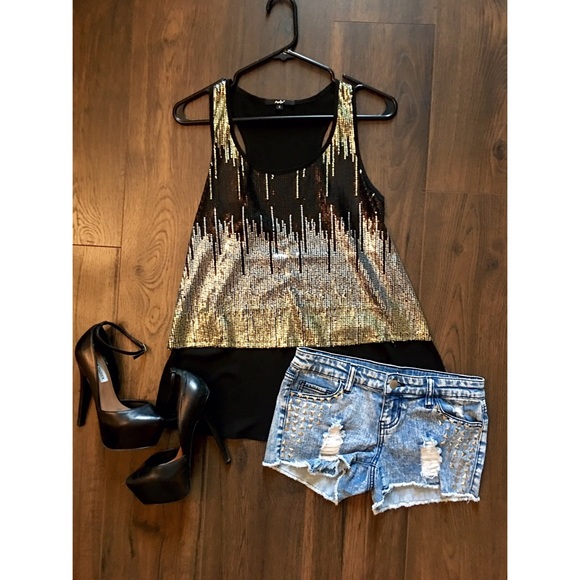 SUPER CUTE sequin top