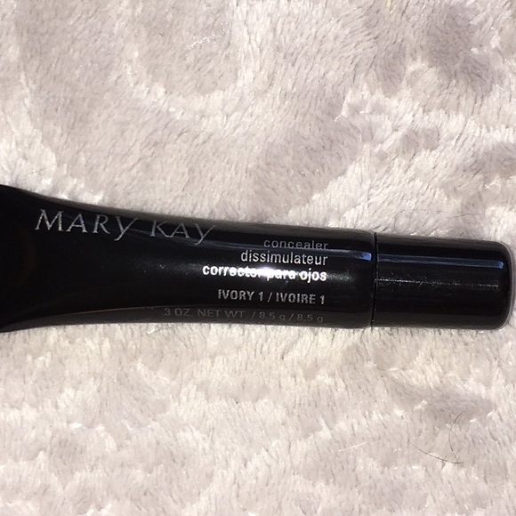 MK concealer