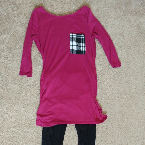 🚫SOLD🚫 Berry half sleeve tunic with plaid pocket
