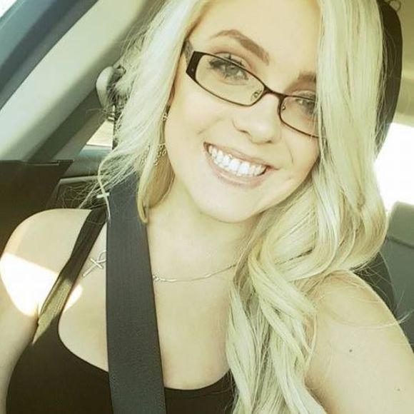 Meet your Posher, Adriana - Picture 1 of 1