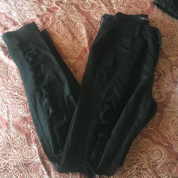 NEVER WORN. Fashion Nova jeans