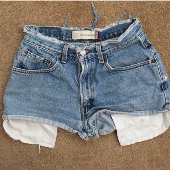 High waisted distressed Levi's shorts