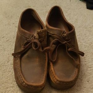 Clark Wallabees Size 6 Youth/Womens 8
