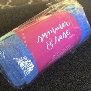 🎀SALE🎀 Summer & Rose Yoga Towel