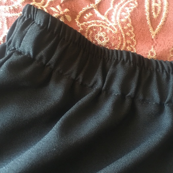 Black shorts - Picture 3 of 3