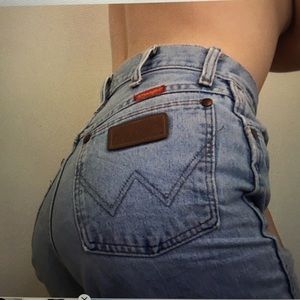 💙VINTAGE LIGHT WASH WRANGLERS💙