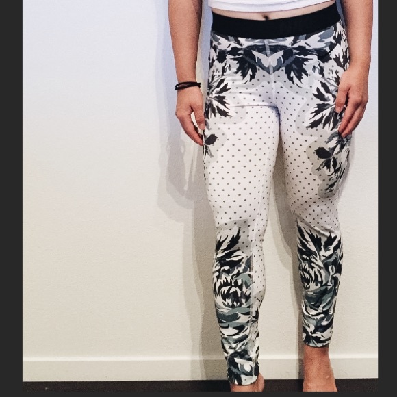 ❌SOLD❌Nike Pro Dri-Fit Floral Running Pants-size S - Picture 2 of 4