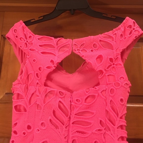 Beautiful of the shoulder lace dress! - Picture 4 of 4