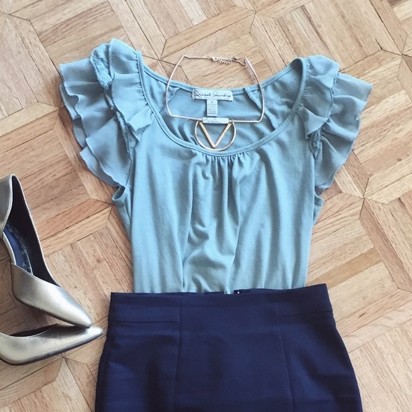 Lace ruffle sleeve top - Picture 2 of 3