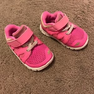 Toddler Pink Nike shoes sz 4