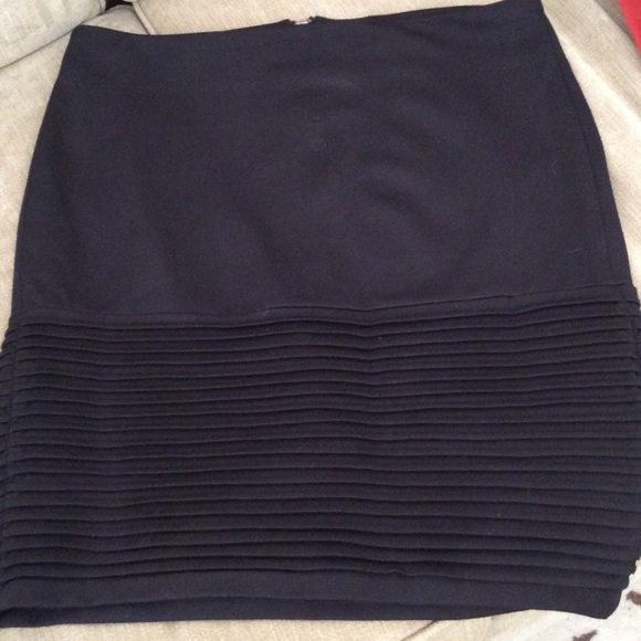 Premise Studio Black Skirt with bottom ribbing.