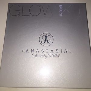 Anastasia Beverly Hills GLEAM glow kit