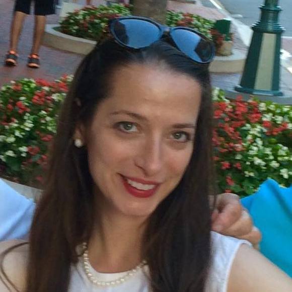 Meet your Posher, Alexia