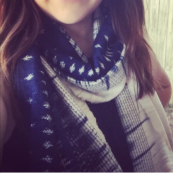 INFO Authentic 💙Mo Hom (Indigo) 💙Blanket Scarves - Picture 2 of 3