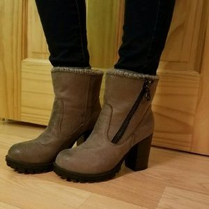 Heeled boots