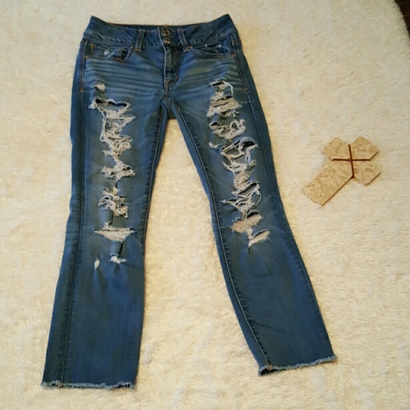 Distressed American Eagle Cropped Jeans