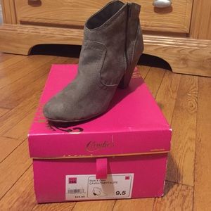 Candie's shoes size 9.5