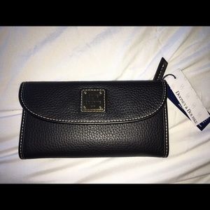 Dooney & Bourke NWT Pebble Leather Clutch Wallet