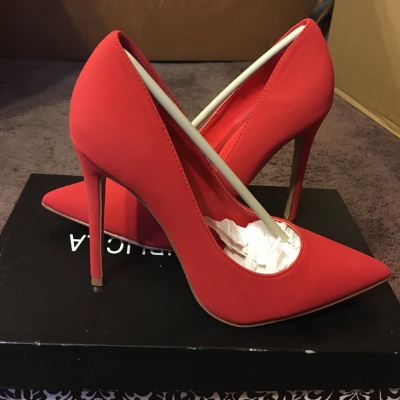 Gorgeous Red Pump