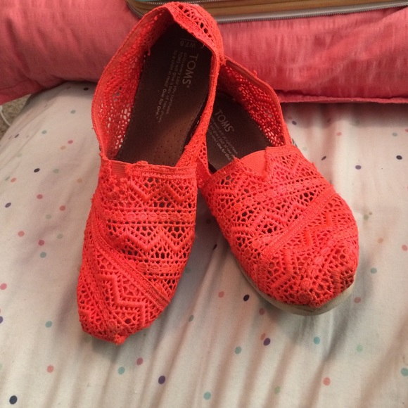 Women's crochet Toms size 7.5