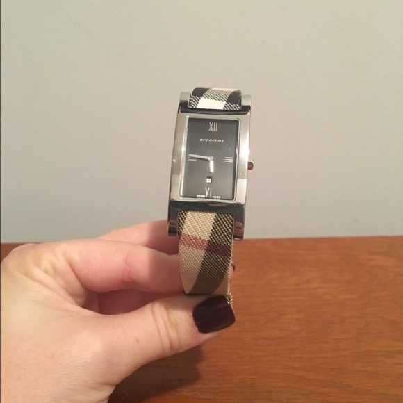 Burberry Rectangle Watch - Picture 2 of 4