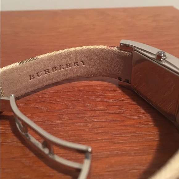 Burberry Rectangle Watch - Picture 3 of 4