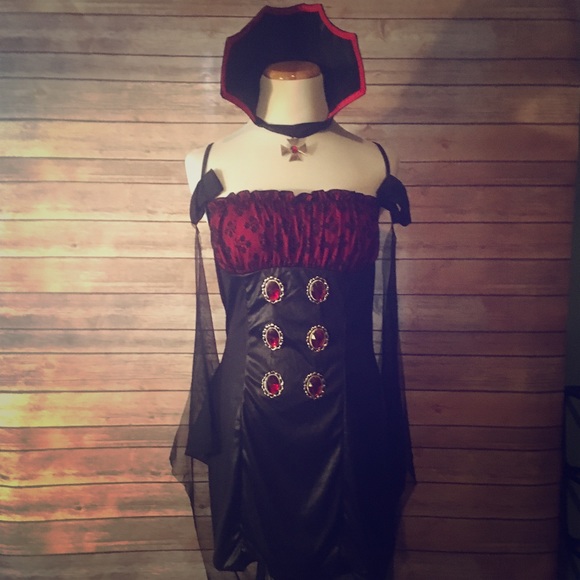 Vampire vixen costume - Picture 1 of 3