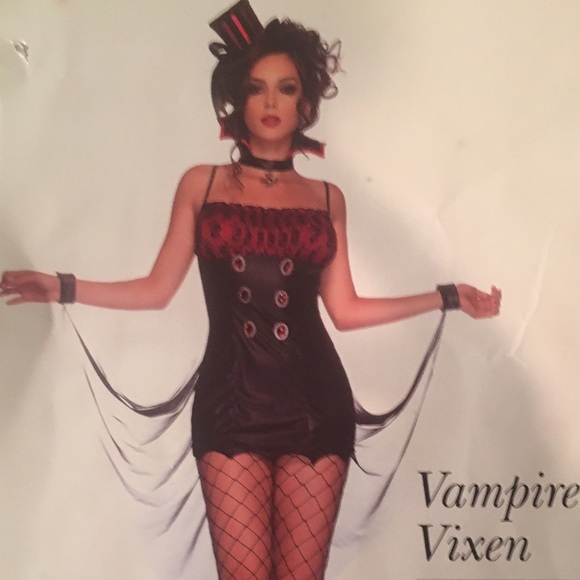 Vampire vixen costume - Picture 3 of 3