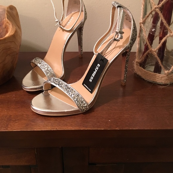 Express shoe size 7 Brand new never worn.