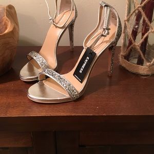 Express shoe size 7 Brand new never worn.