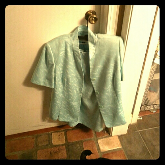 Le suit mint green