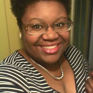 Meet your Posher, Lora