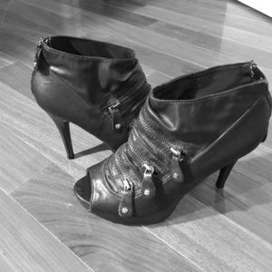 Simply Vera:Vera Wang Zip Heels 👠