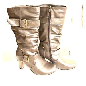 Gray slouch boot Sz M 7/8
