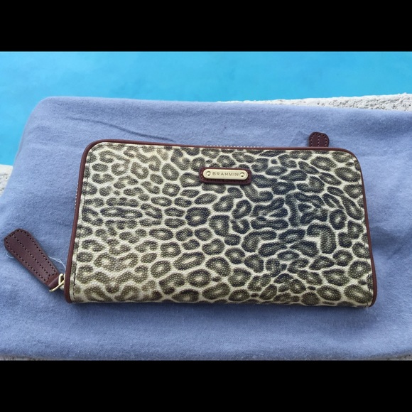 Brahmin Handbags - Brahmin brandnew wallet. Spacious!