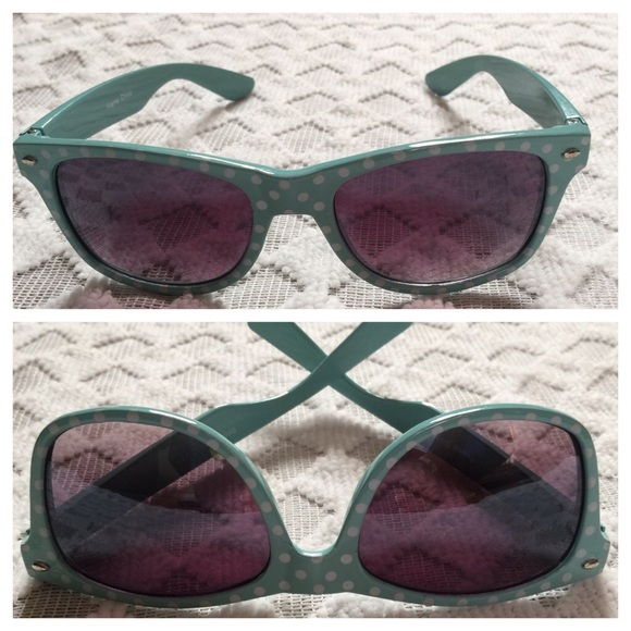 Pre-Owned Cat Shaped Sunglasses
