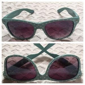Pre-Owned Cat Shaped Sunglasses