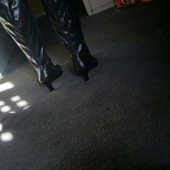 Brown boots worn once - Picture 2 of 4