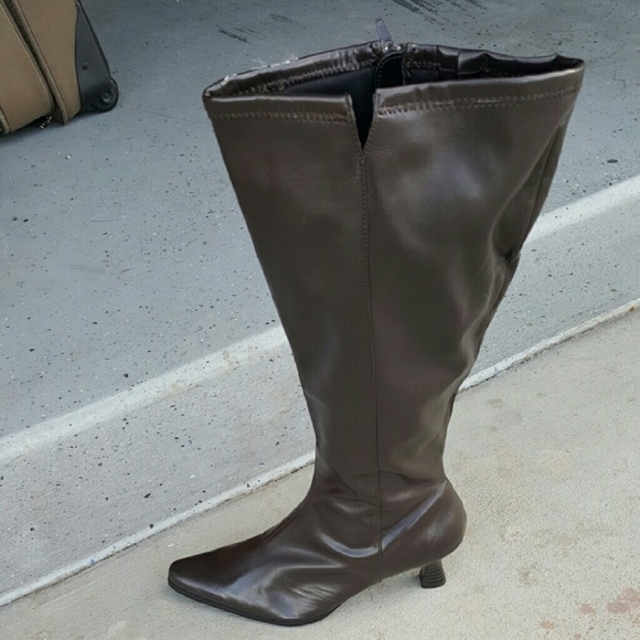 Brown boots worn once - Picture 4 of 4